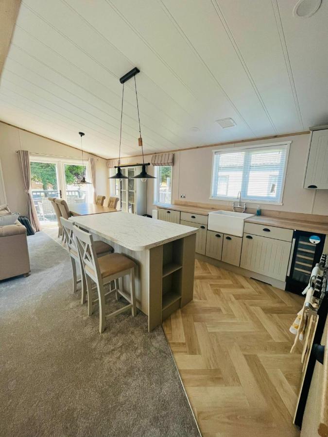 Copse View Lodge With Hot Tub York Eksteriør billede