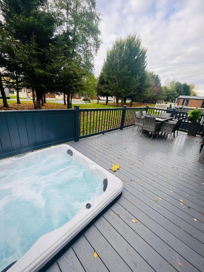Copse View Lodge With Hot Tub York Eksteriør billede