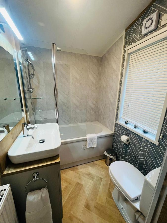 Copse View Lodge With Hot Tub York Eksteriør billede